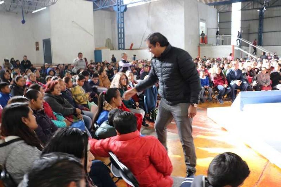 entrega memo vega de 6 mil becas a estudiantes de san juan del rio777