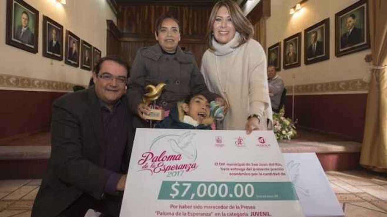 entrega-memo-vega-paloma-de-la-esperanza-daniela-sanchez-en-sjr