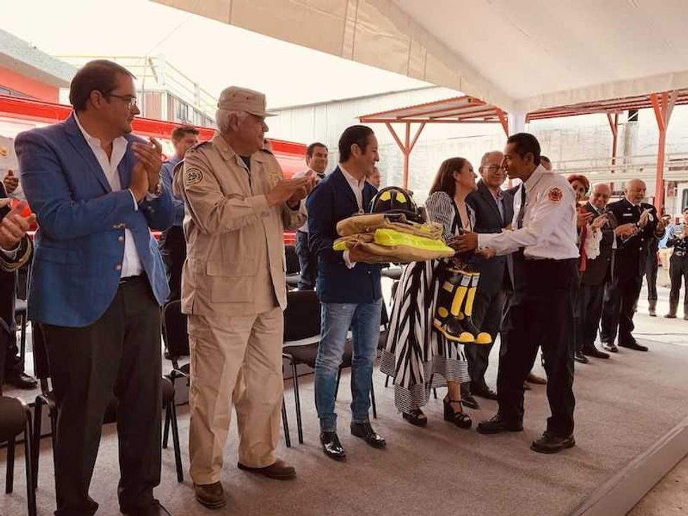 entrega pancho dominguez unidad cisterna a bomberos de san juan del rio 1