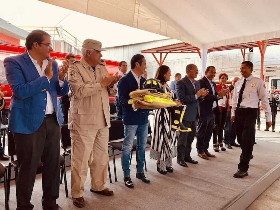 entrega pancho dominguez unidad cisterna a bomberos de san juan del rio 5