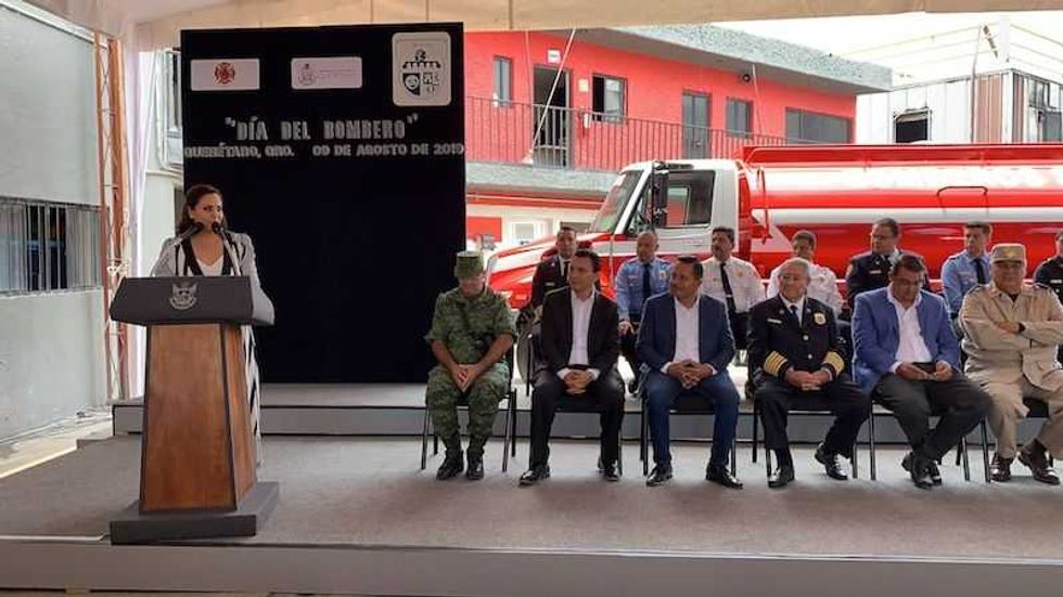 entrega pancho dominguez unidad cisterna a bomberos de san juan del rio 6