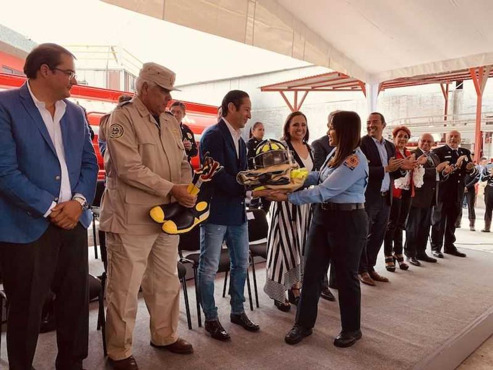 entrega tania ruiz presidencia de patronato de bomberos en san juan del rio 2