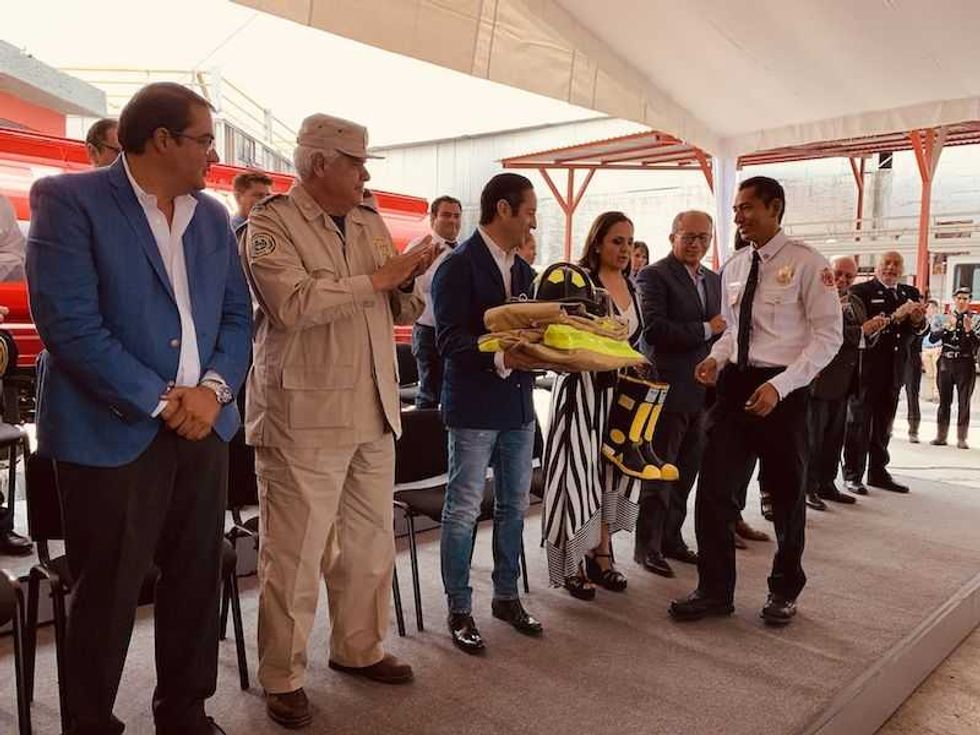 entrega tania ruiz presidencia de patronato de bomberos en san juan del rio 3