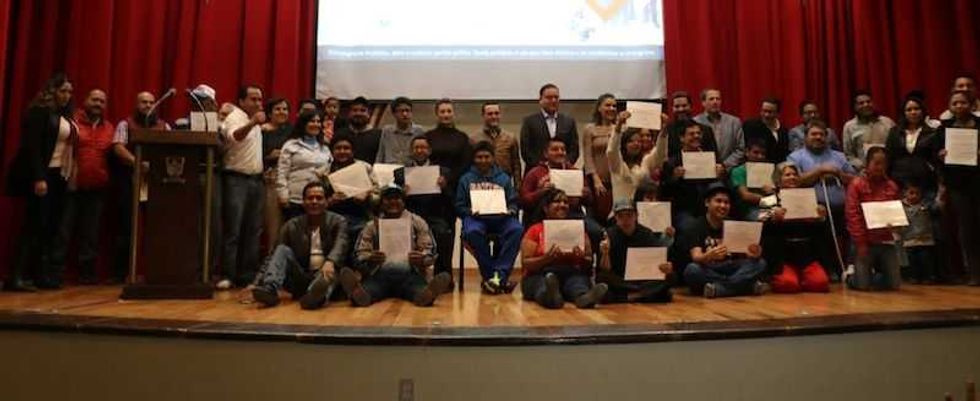 entregan 500 mil en programas de apoyo al auto empleo y becate9