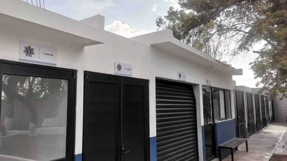 Entregan equipo y uniformes a policías de Pedro Escobedo.