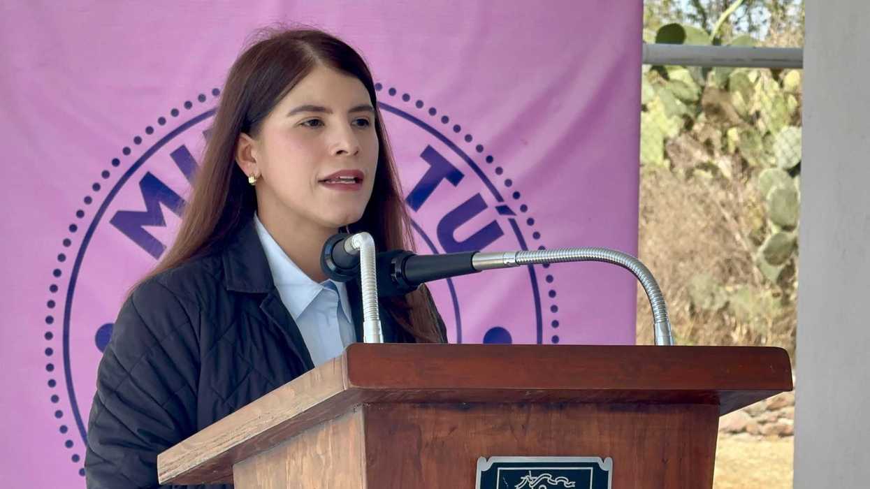 Entregan equipos tecnológicos y deportivos en Escuela Primaria de El Sitio.