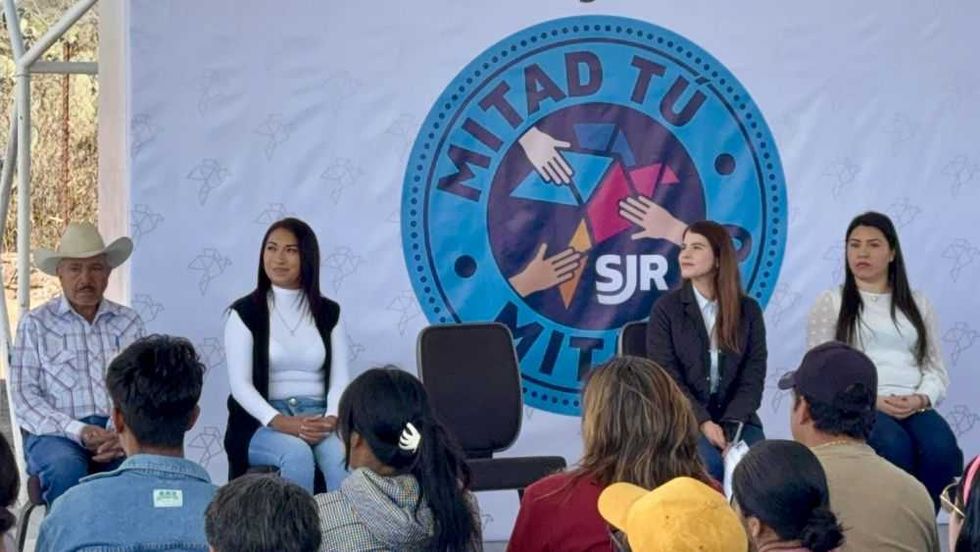 Entregan equipos tecnológicos y deportivos en Escuela Primaria de El Sitio.