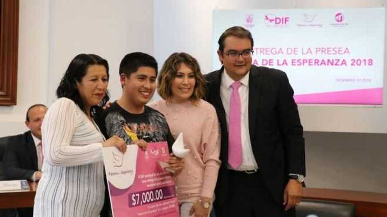 entregan-galardon-paloma-de-la-esperanza-en-san-juan-del-rio-10