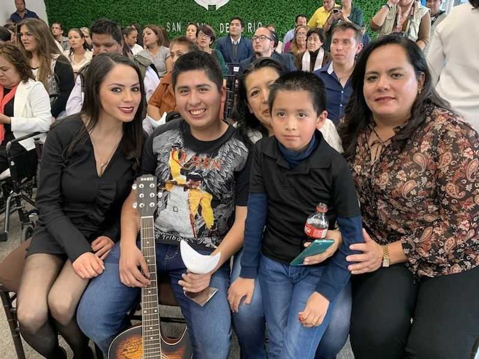 entregan galardon paloma de la esperanza en san juan del rio 5