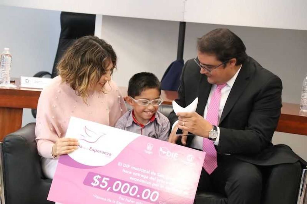 entregan galardon paloma de la esperanza en san juan del rio 6