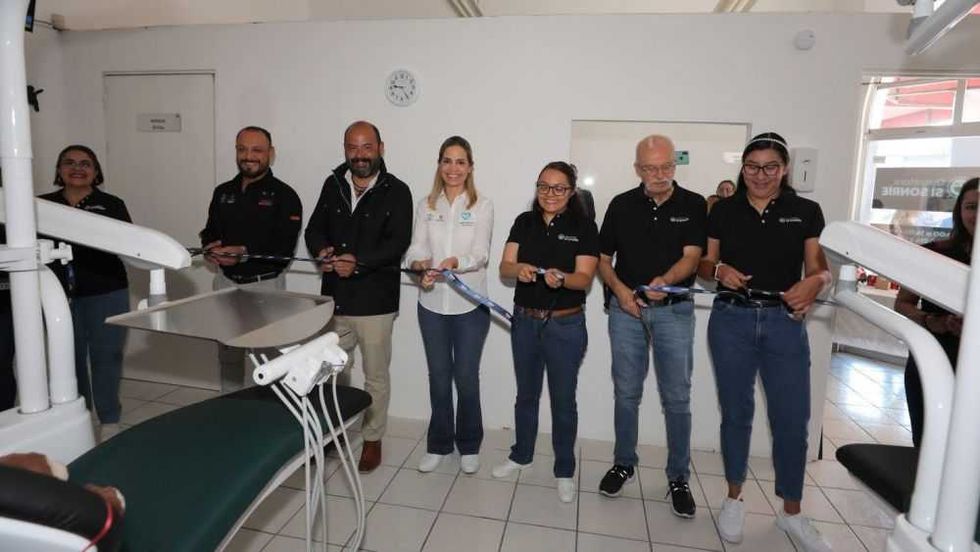 Entregan nuevas instalaciones de salud dental en fundación ‘Querétaro Sí Sonríe’.