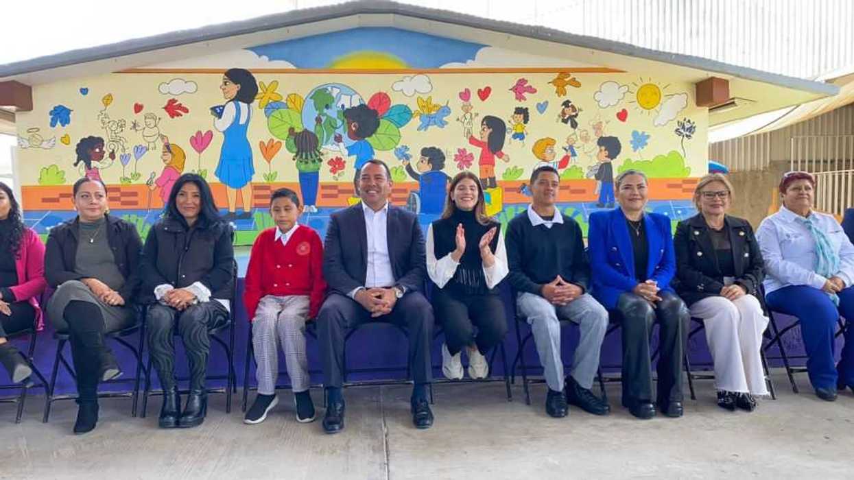 Entregan rehabilitación del CAM Rosa Azul y Ángel Rivière.