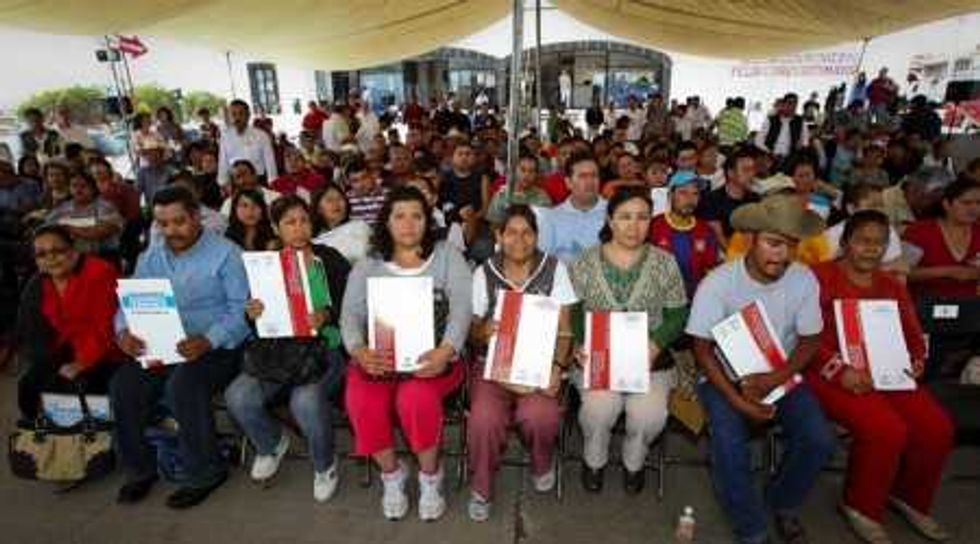 Entregó el alcalde 101 escrituras de colonias irregulares.