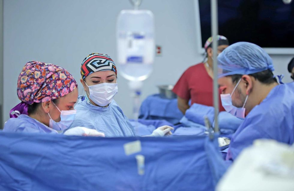 Equipo m\u00e9dico del Hospital 25 del IMSS en Iztapalapa durante procuraci\u00f3n multiorg\u00e1nica de \u00f3rganos y tejidos