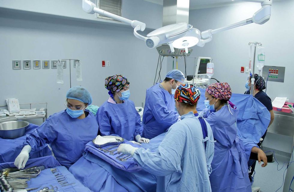 Equipo m\u00e9dico del Hospital 25 del IMSS en Iztapalapa durante procuraci\u00f3n multiorg\u00e1nica de \u00f3rganos y tejidos