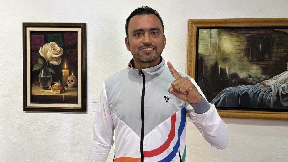 Erick Osornio supervisa entrenamiento de atletas juveniles en instalaciones de Taekwondo México en Querétaro.