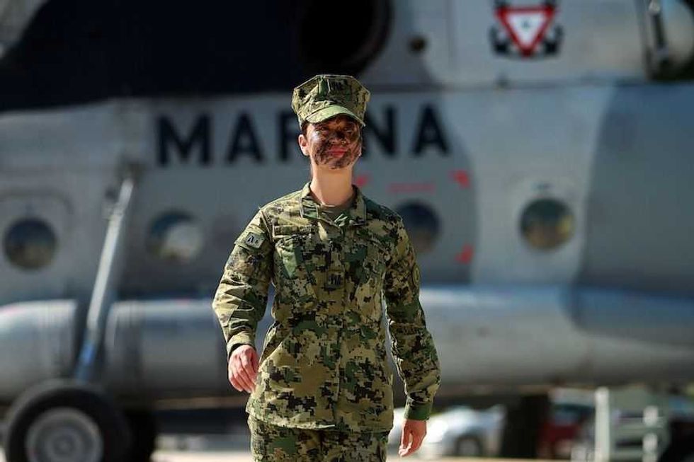 es un orgullo ser la primera mujer infante de marina y servir a mi pais 3