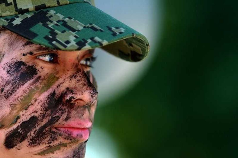 es un orgullo ser la primera mujer infante de marina y servir a mi pais 45