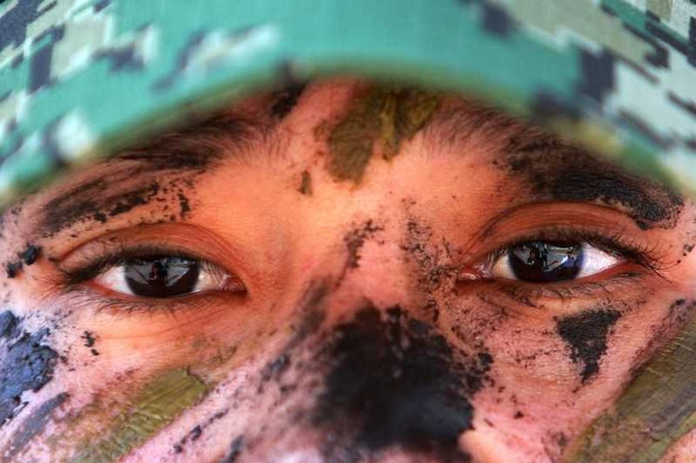 es un orgullo ser la primera mujer infante de marina y servir a mi pais 78
