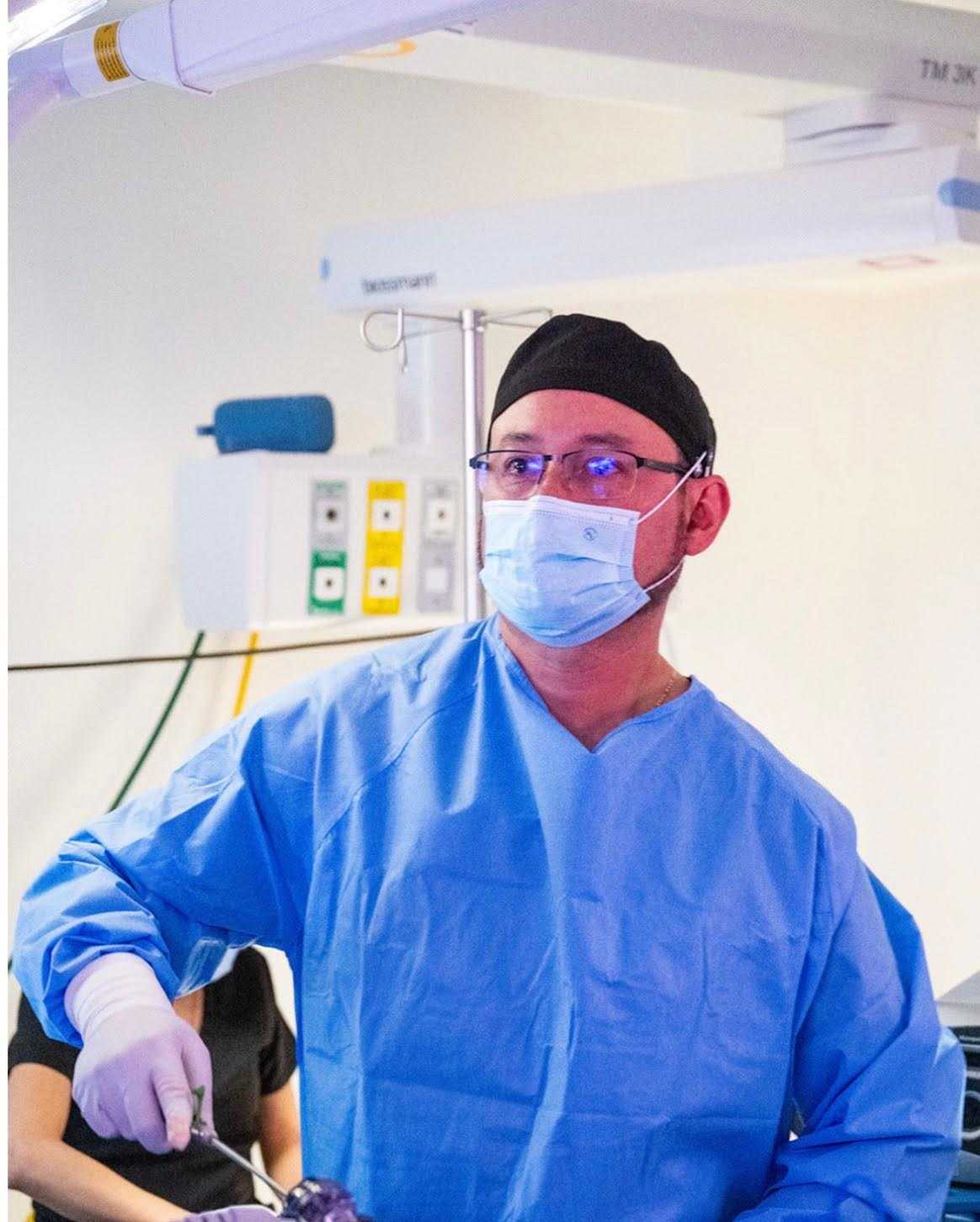 Especialista en colon y recto explica la importancia de la colonoscop\u00eda para detectar c\u00e1ncer colorrectal en M\u00e9xico