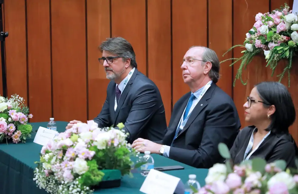 Especialistas participan en mesa de trabajo sobre radioterapia del IMSS