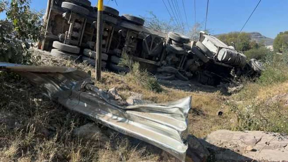 Espectacular accidente en la Autopista México Querétaro, en el kilómetro 161 en dirección a Querétaro.