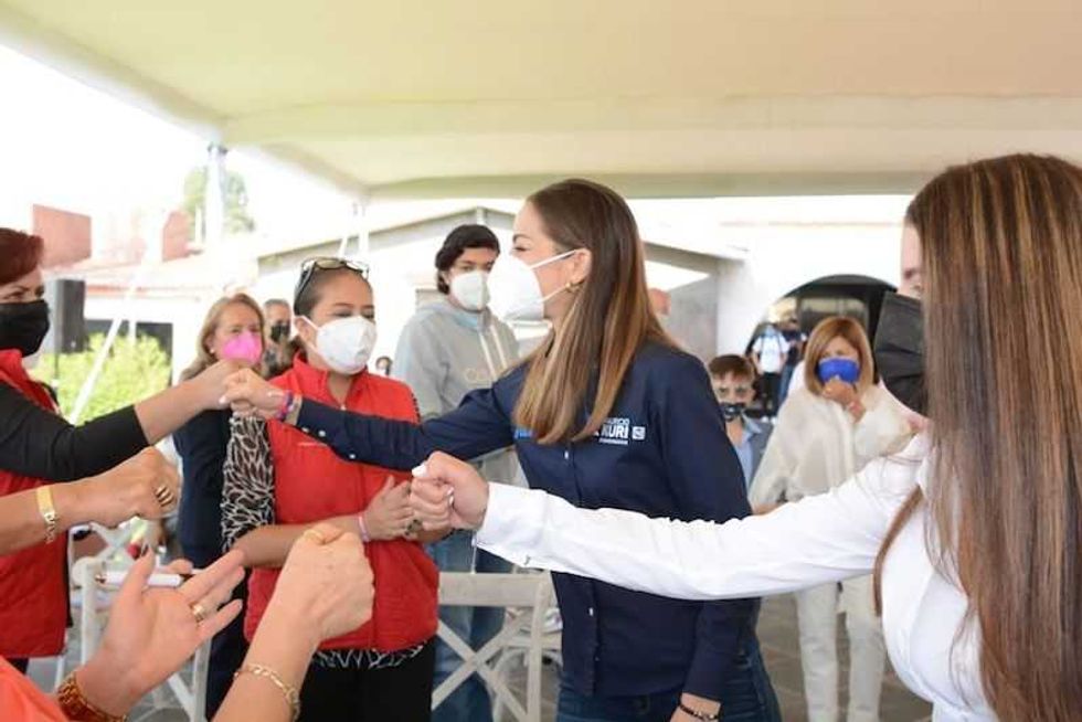 esposa kuri kar herrera 2