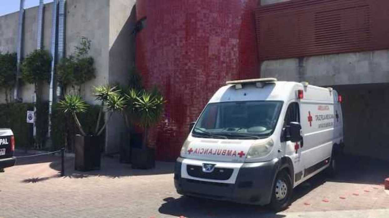 estable-mujer-baleada-en-auto-hotel-luxor