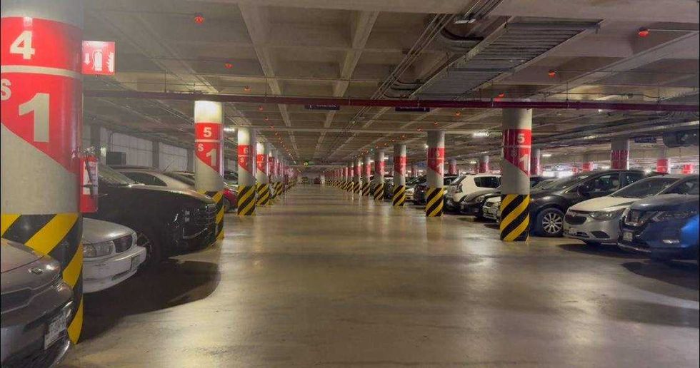 Estacionamientos del Centro Histórico de Querétaro amplían horarios en temporada navideña 2025.