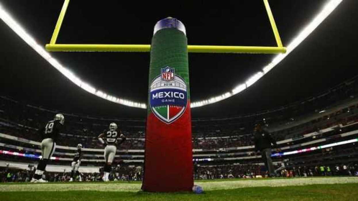 estadio-azteca-se-convierte-en-nacion-patriota