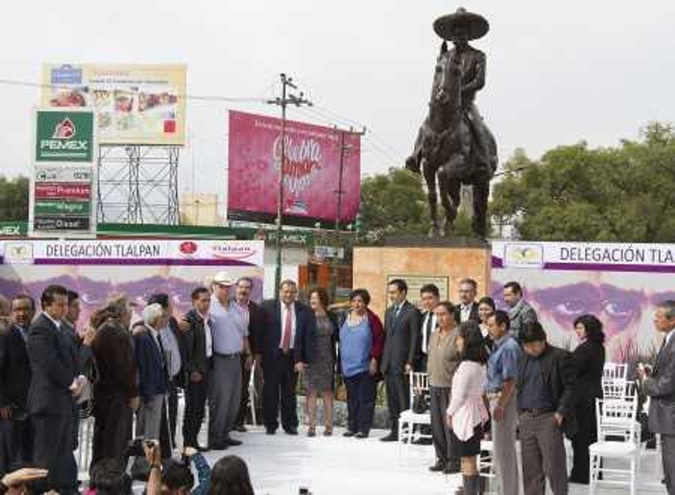 ESTATUA DE ZAPATA
