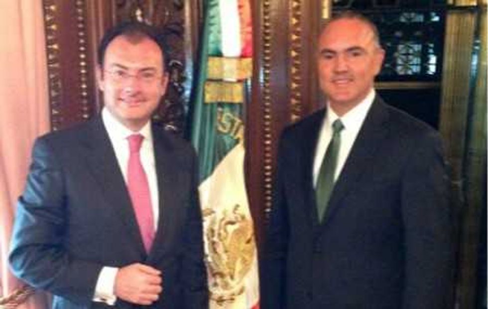 estiona Pepe Calzada 100 mdp para transporte escolar en Querétaro.