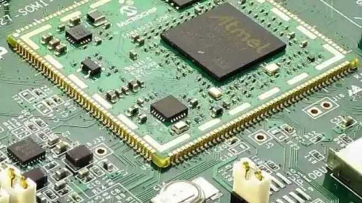 estudiante-desarrolla-microchip-de-bajo-costo-para-control-de-autos