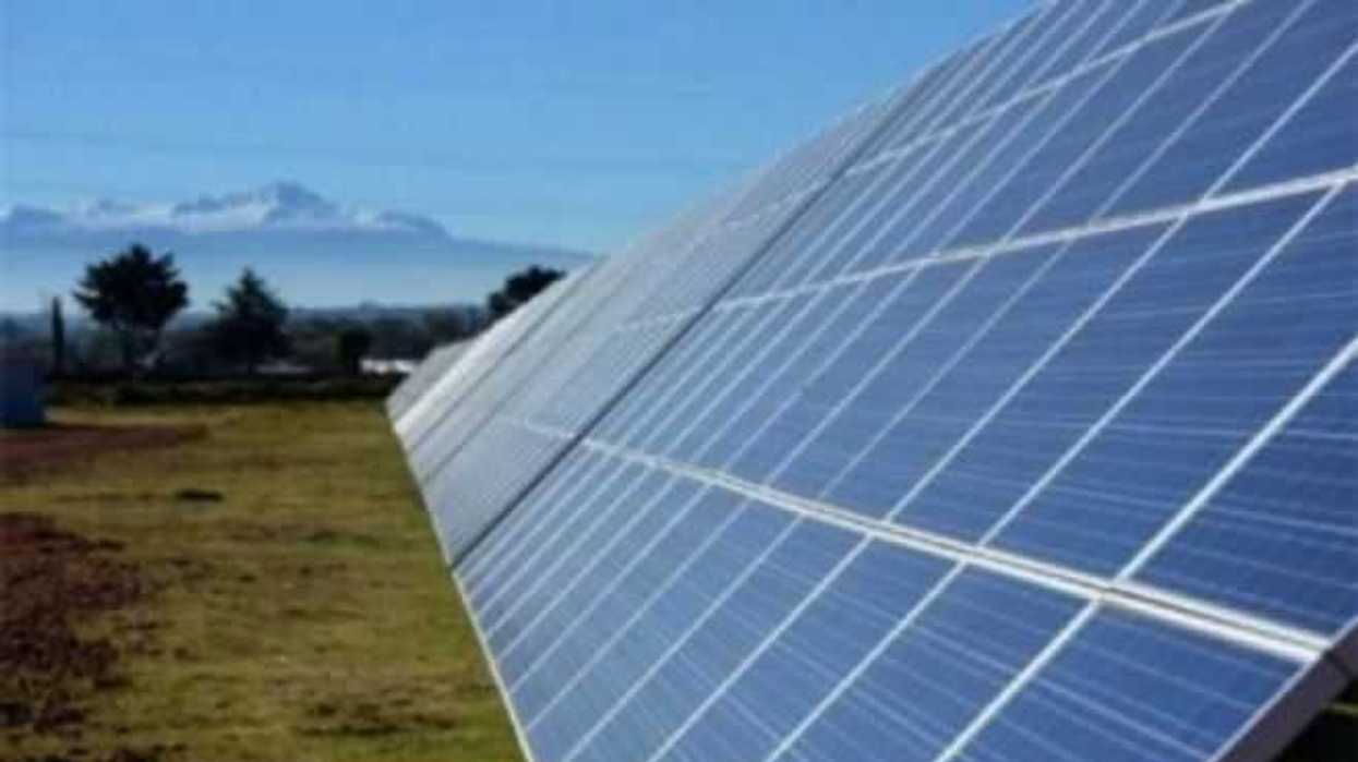 estudiantes-colocan-sistema-energia-sustentable