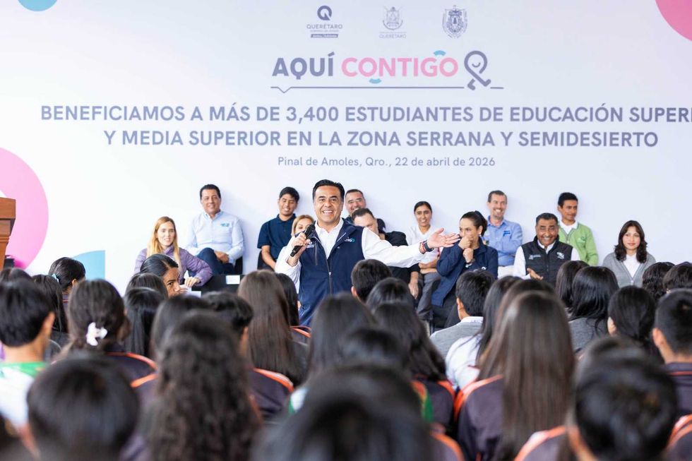 Estudiantes de bachillerato reciben equipamiento educativo en plantel de Pinal de Amoles Sierra Gorda Quer\u00e9taro