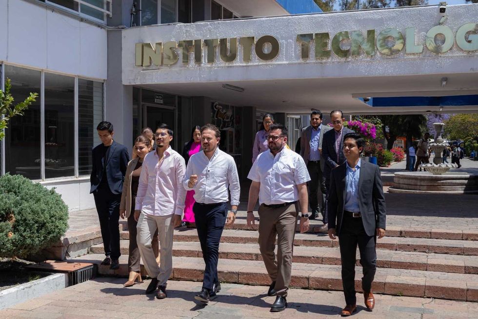 Estudiantes de ingenier\u00eda del Instituto Tecnol\u00f3gico de Quer\u00e9taro durante presentaci\u00f3n de cursos BLOQUE en Quer\u00e9taro