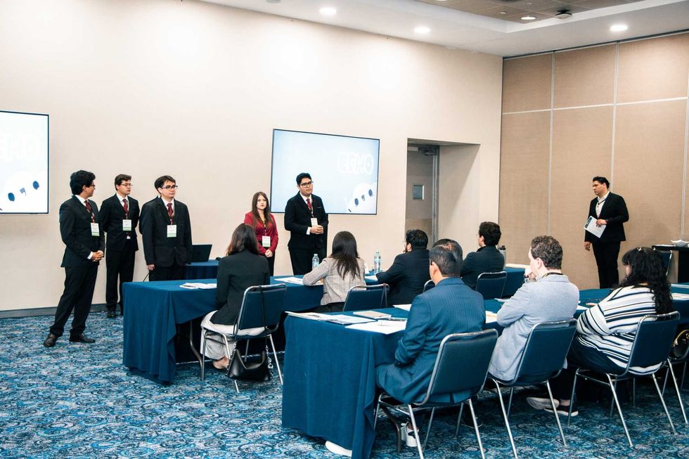 Estudiantes de la UT San Juan del R\u00edo presentan la aplicaci\u00f3n ECHO en la final de Enactus M\u00e9xico 2026
