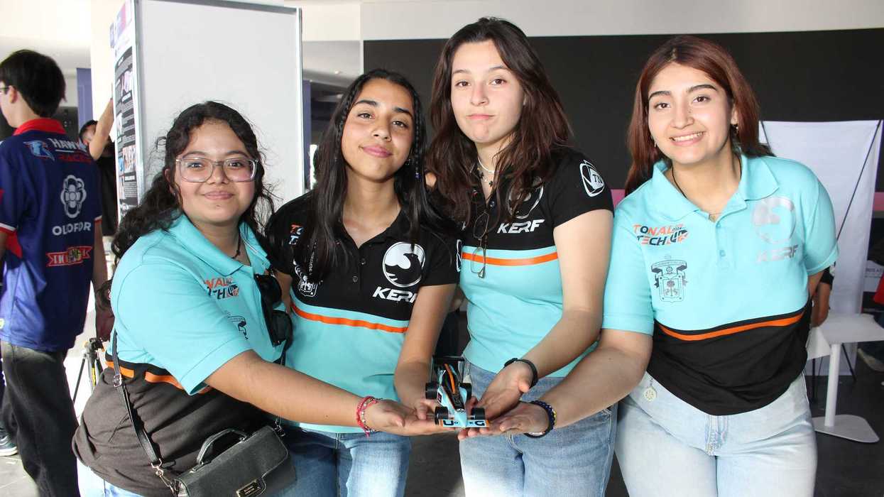 Estudiantes de nivel básico participan en talleres de ciencia y tecnología de Ruta Ella STEM+ en Querétaro