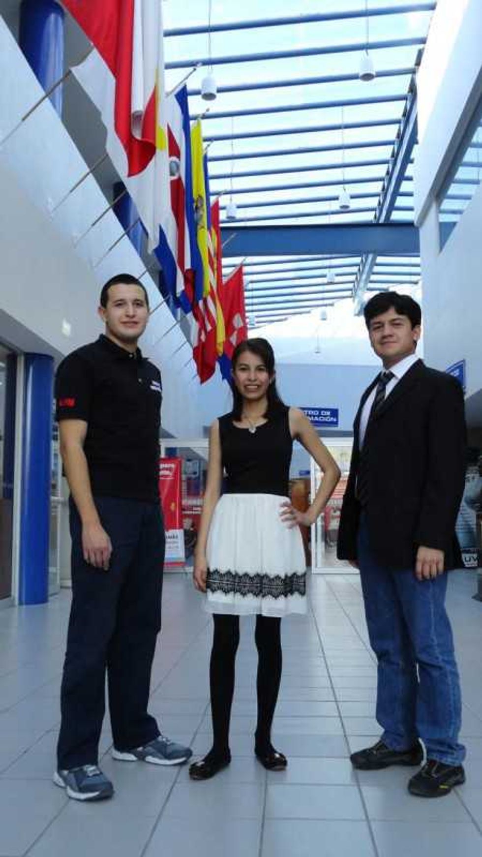 Estudiantes de UVM Querétaro desarrollan robot que alerta sobre cáncer de piel