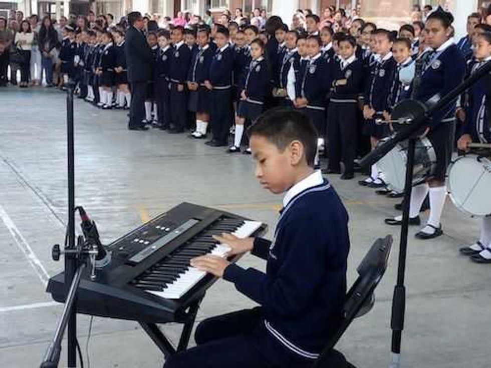 Estudiantes del Colegio Plancarte en San Juan del Río concluyeron con el ciclo escolar 2014-2015. ROTATIVO