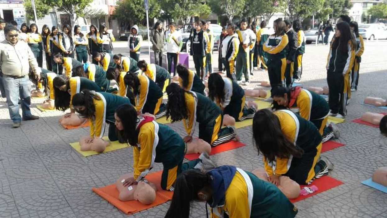 Estudiantes recibieron cursos de Reanimación Cardio Pulmonar.