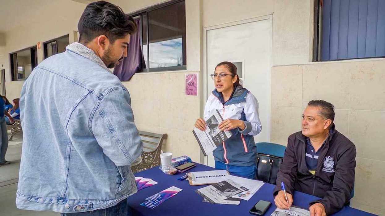 Estudiantes universitarios participan en el Summit Empresarial y Feria de Empleo organizados por Corregidora.