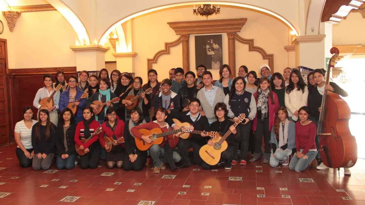 Estudiantina de Bachilleres UAQ y OFEQ invitan a concierto de navidad