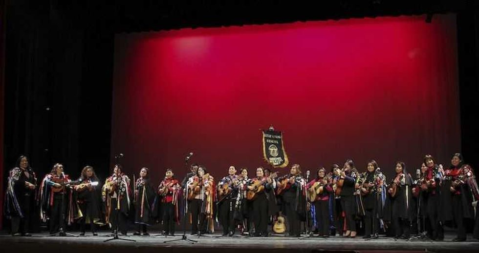 estudiantina femenil uaq celebra 31 aniversario