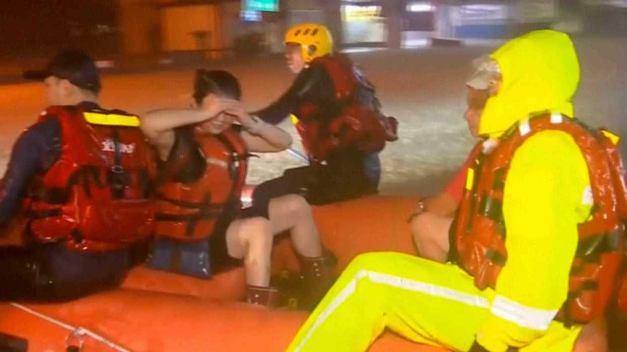 Evacuaciones y cierre de escuelas en Taiwán por la tormenta tropical Fung-wong. AP.