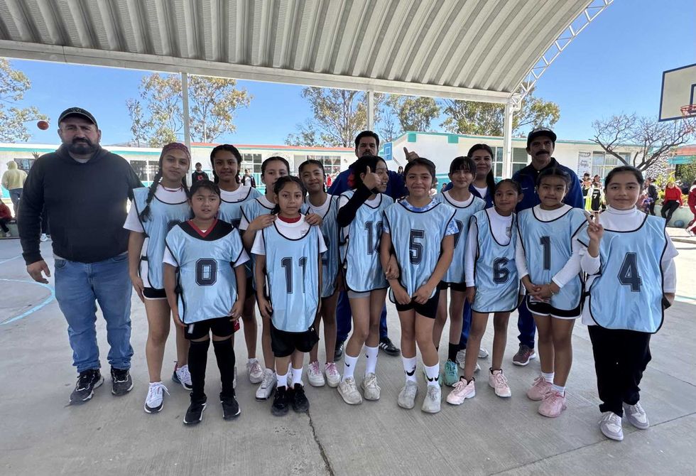 Evelyn Nieves Ayala cruza la meta en primer lugar en la prueba de 75 metros libres durante los Juegos Deportivos Nacionales Escolares en Nopala de Villagr\u00e1n, Hidalgo