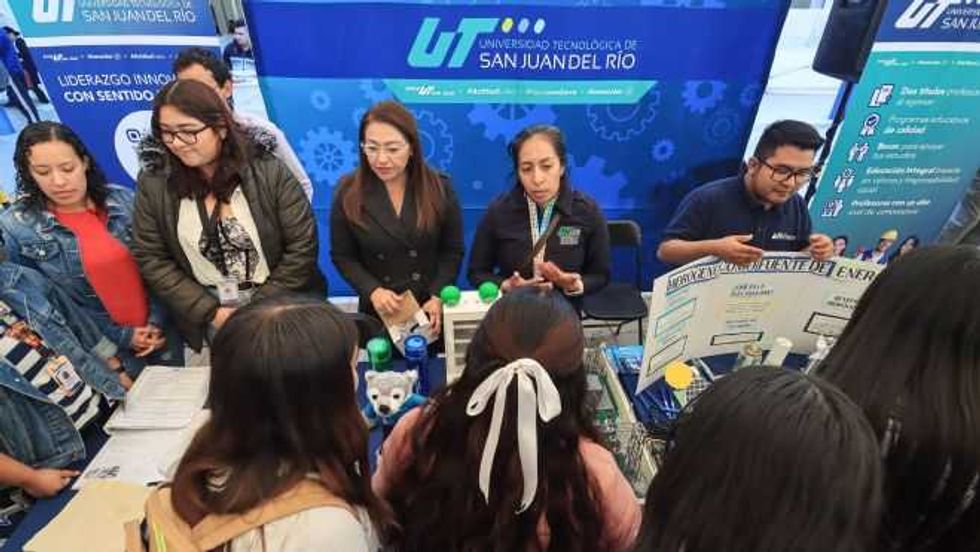 Éxito en la Segunda Feria de Universidades de San Juan del Río.