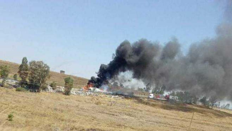Explotó tráiler con aerosoles y dejó cuatro heridos graves en la carretera a Toluca.