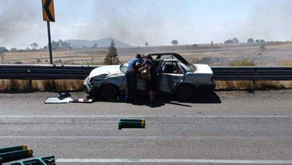 Explotó tráiler con aerosoles y dejó cuatro heridos graves en la carretera a Toluca.