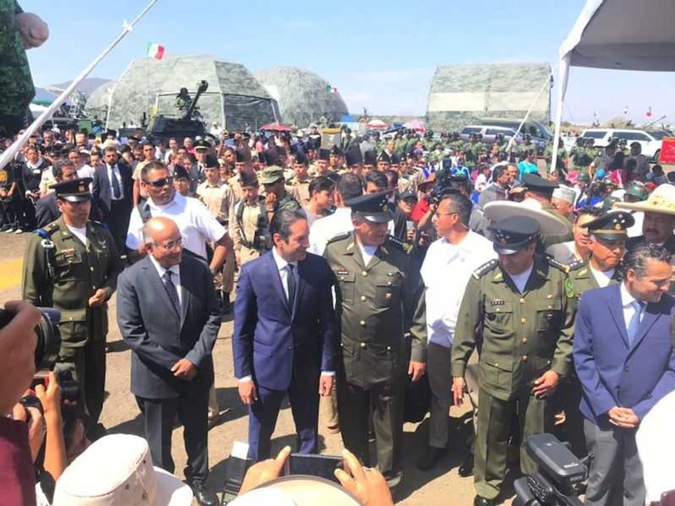 exposicion fuerzas armadas